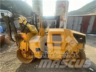 CAT CB22 双轮压路机
