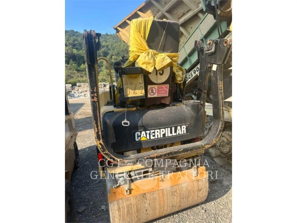 CAT CB22 双轮压路机