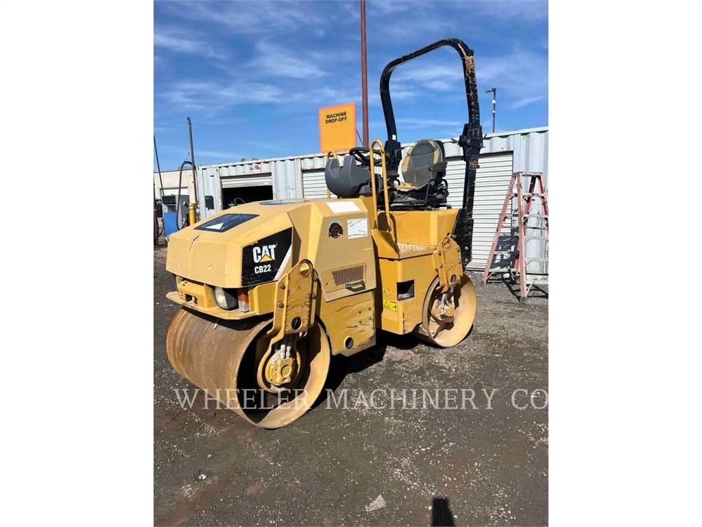 CAT CB22 沥青喷洒机