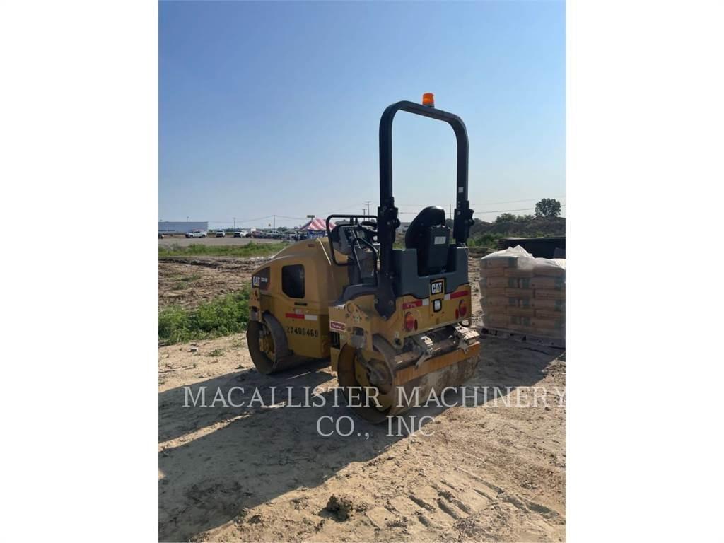 CAT CB24B 双轮压路机