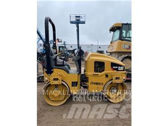 CAT CB24B 双轮压路机