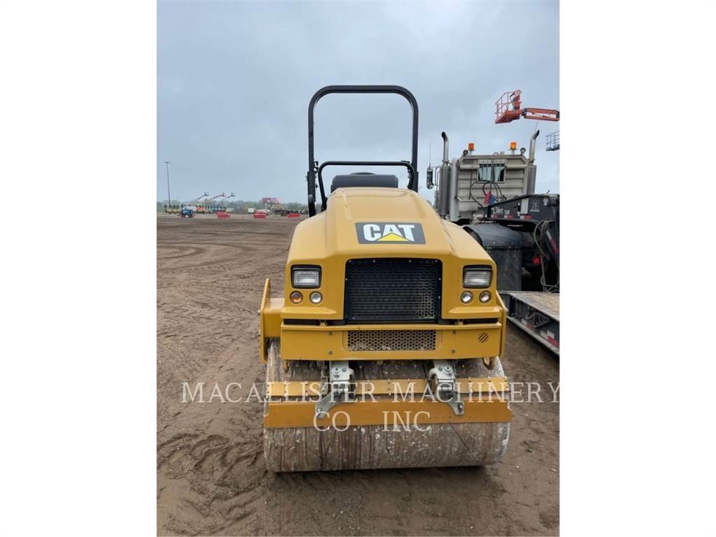 CAT CB24B 双轮压路机