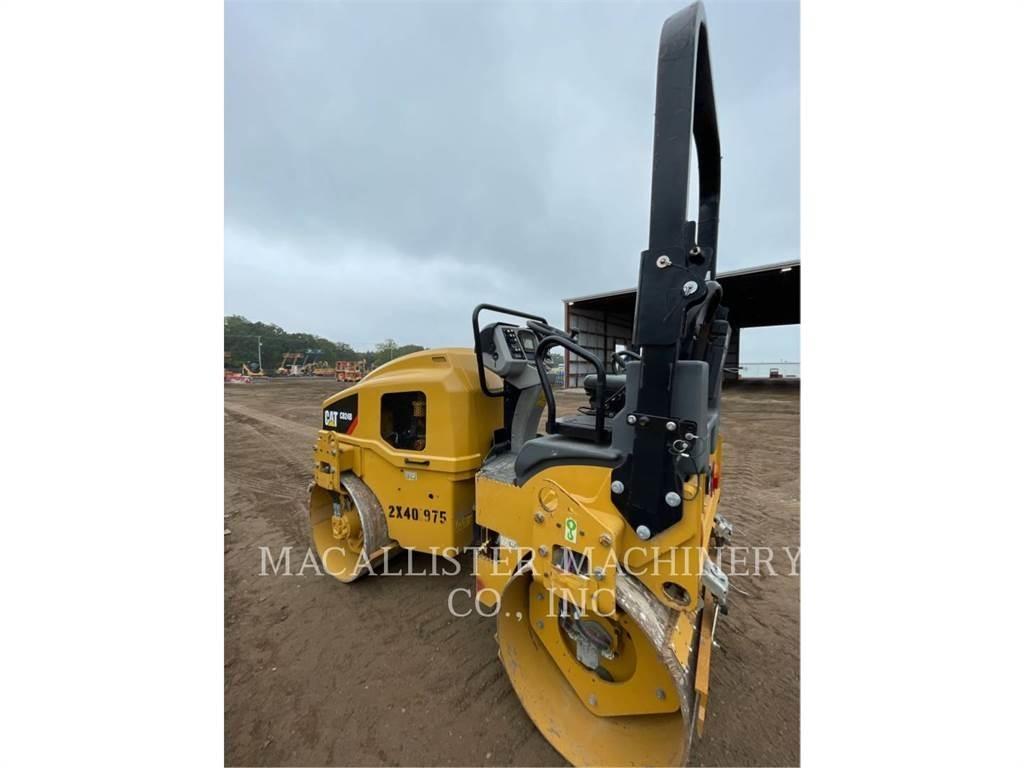 CAT CB24B 双轮压路机