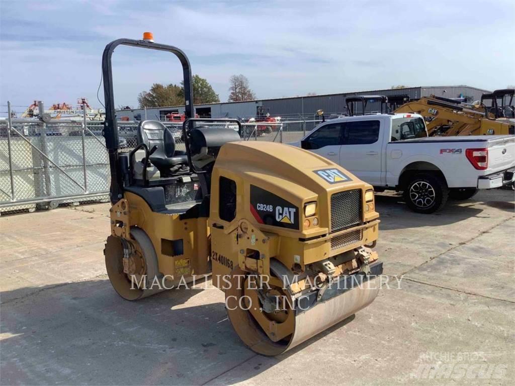 CAT CB24B 双轮压路机