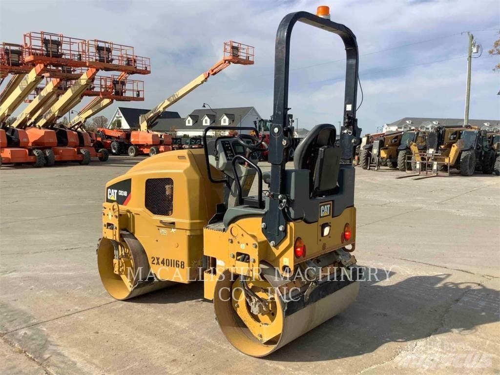 CAT CB24B 双轮压路机