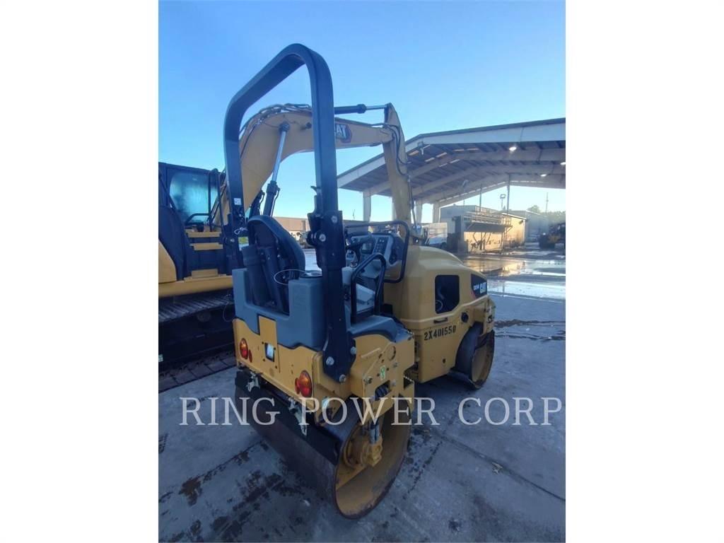 CAT CB24B 双轮压路机