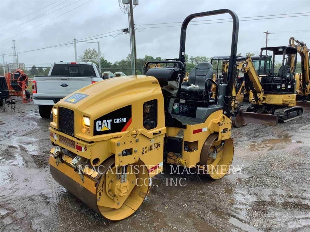 CAT CB24B 双轮压路机