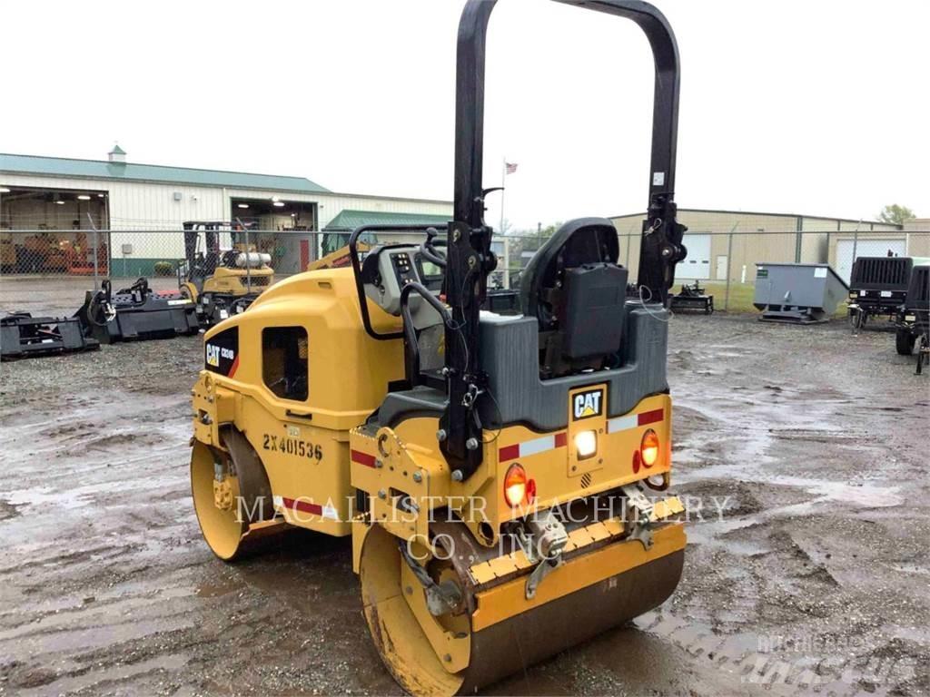 CAT CB24B 双轮压路机