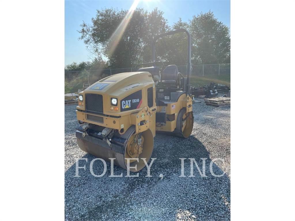 CAT CB24B 双轮压路机