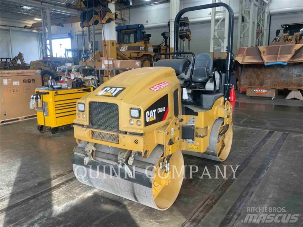 CAT CB24B 双轮压路机