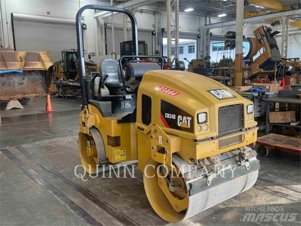 CAT CB24B 双轮压路机