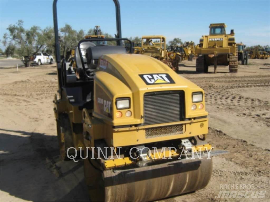 CAT CB24B 双轮压路机