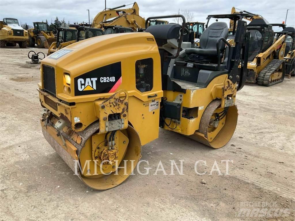 CAT CB24B 单轮压路机