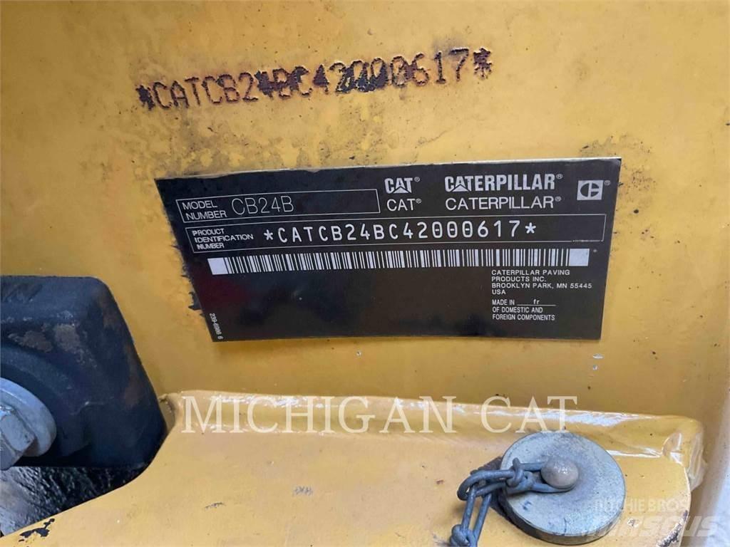 CAT CB24B 单轮压路机