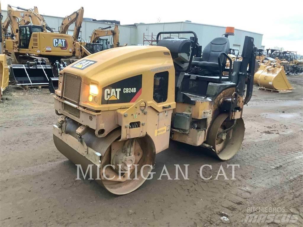 CAT CB24B 双轮压路机
