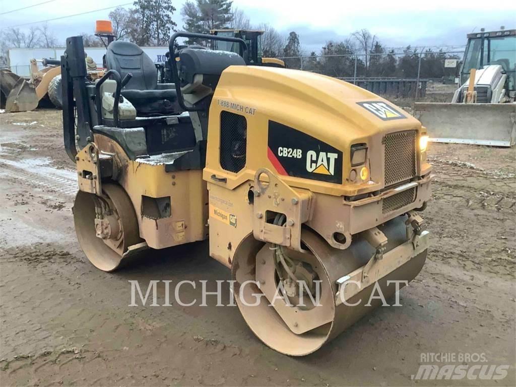 CAT CB24B 双轮压路机