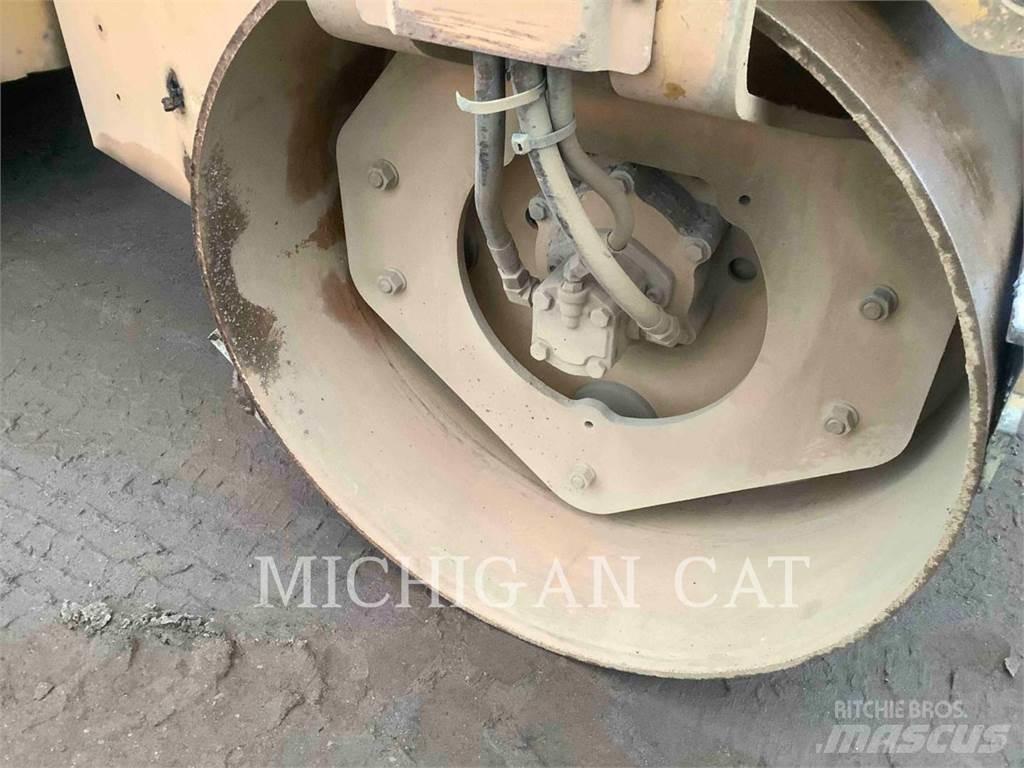 CAT CB24B 双轮压路机