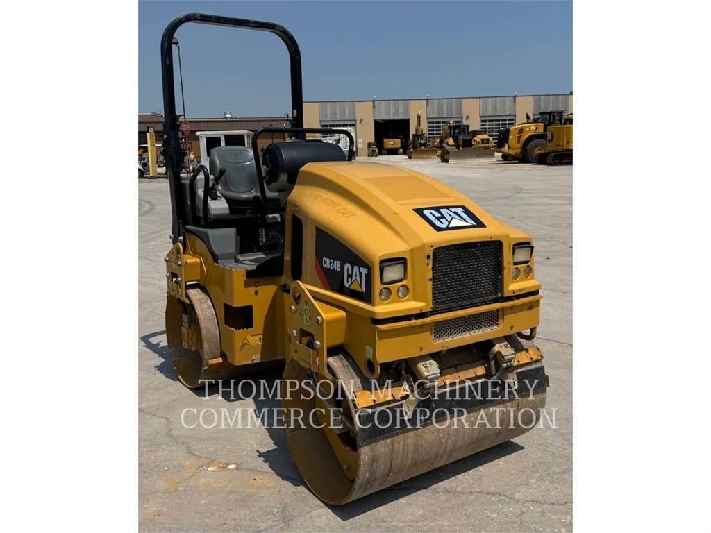 CAT CB24B 双轮压路机