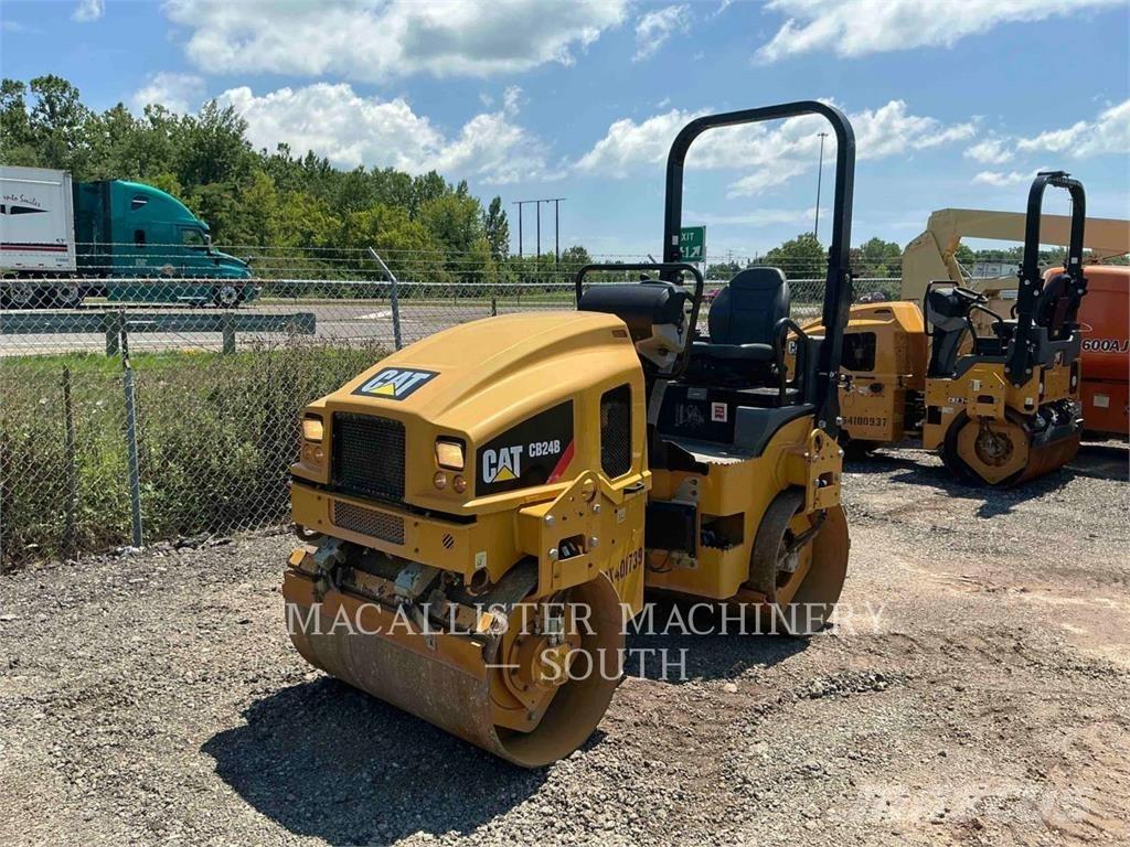 CAT CB24B 双轮压路机