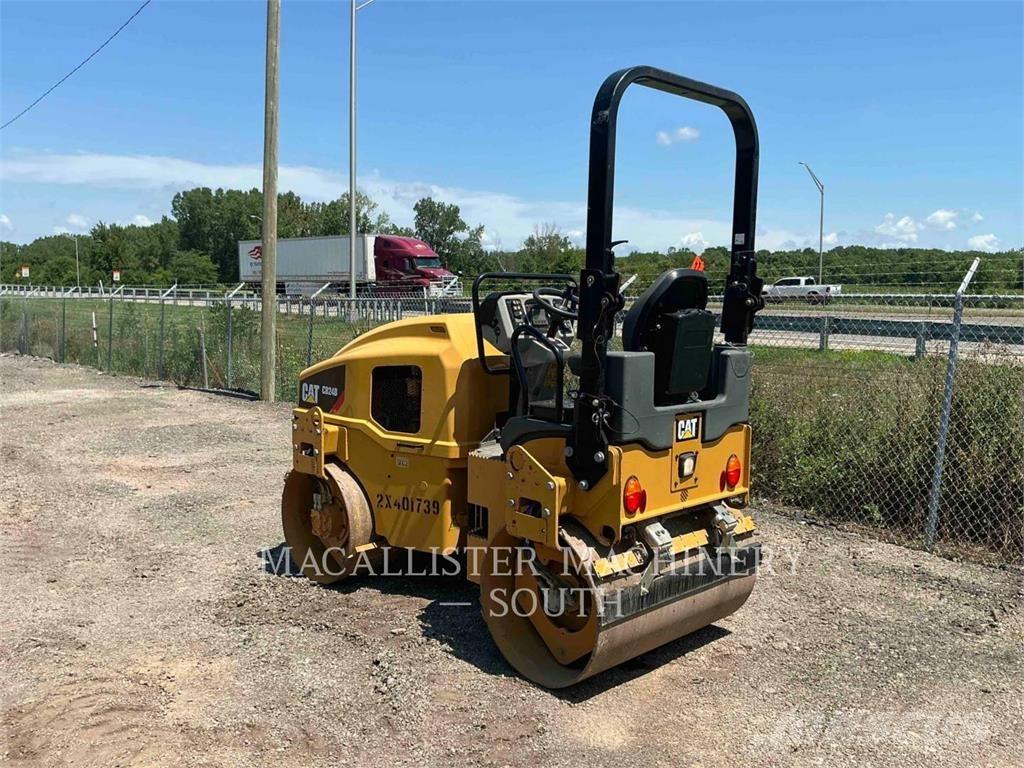 CAT CB24B 双轮压路机