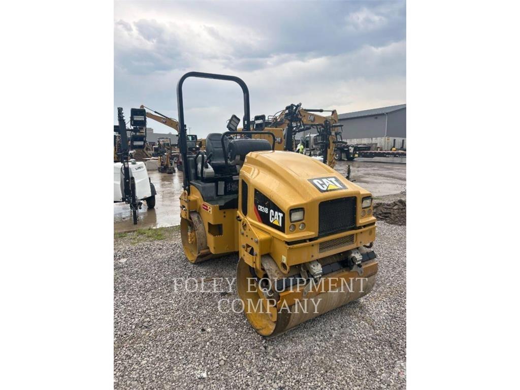 CAT CB24B 土壤压实机