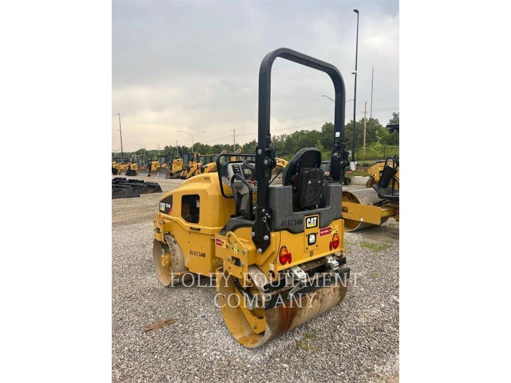 CAT CB24B 土壤压实机