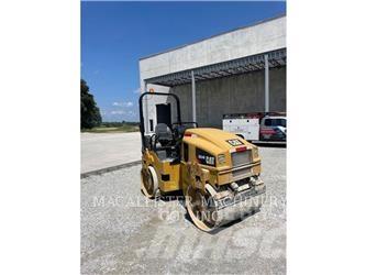 CAT CB34B 双轮压路机