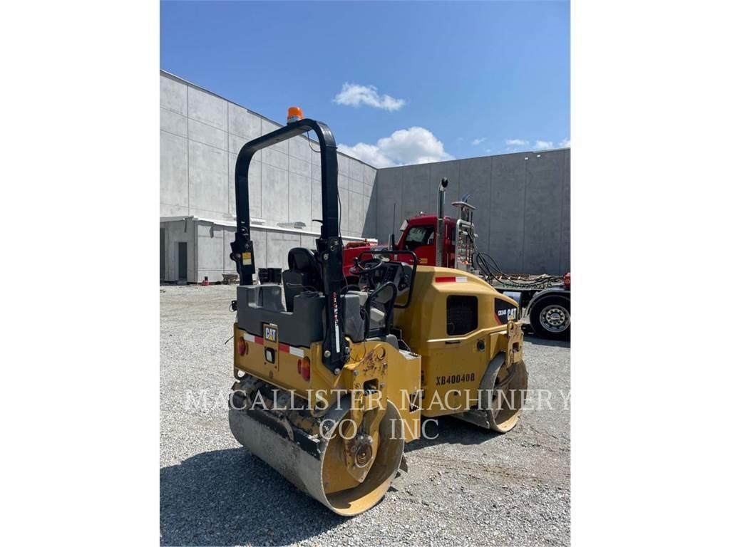 CAT CB34B 双轮压路机
