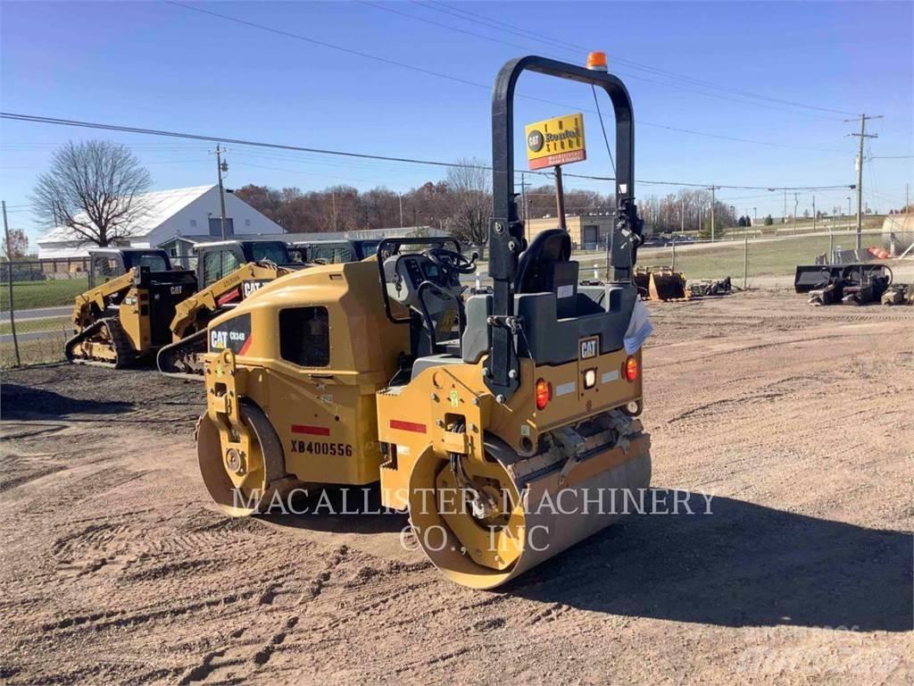 CAT CB34B 双轮压路机
