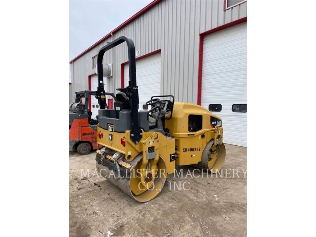 CAT CB34B 双轮压路机