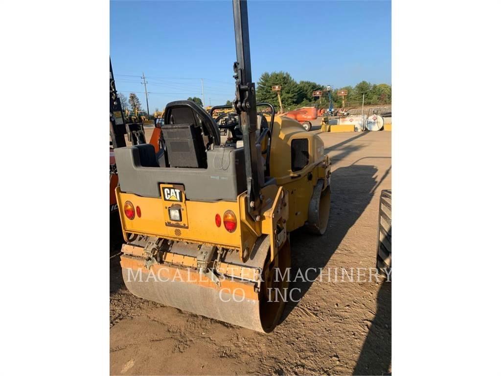 CAT CB34B 双轮压路机