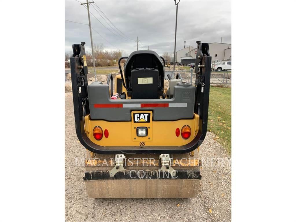 CAT CB34B 双轮压路机