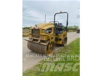 CAT CB34B 双轮压路机