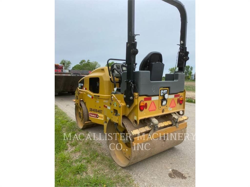 CAT CB34B 双轮压路机