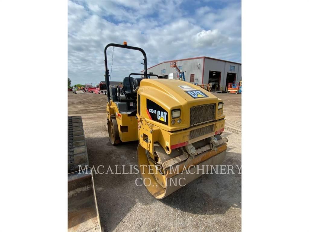 CAT CB34B 双轮压路机