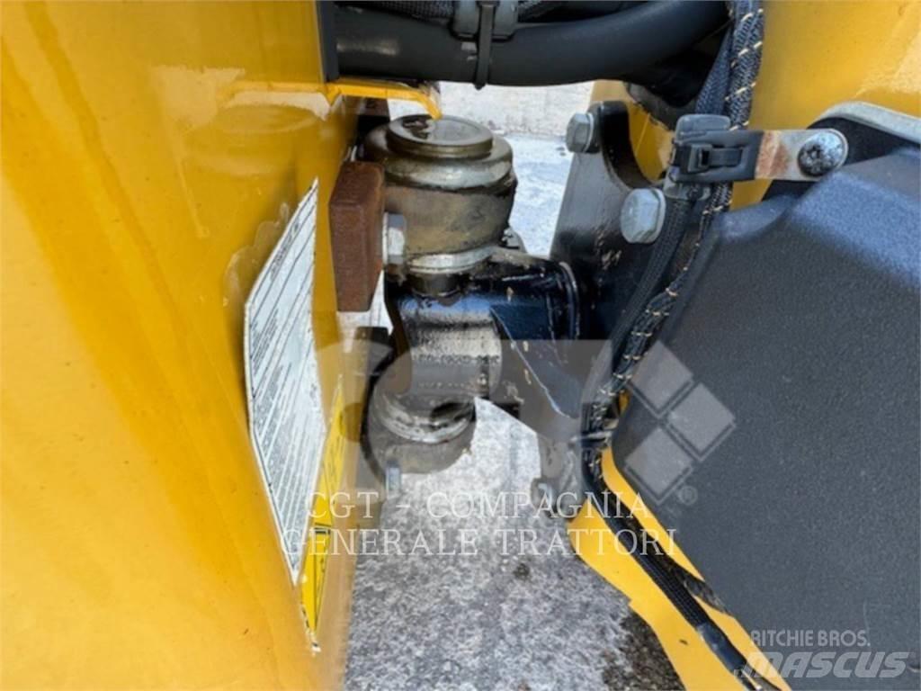 CAT CB34B 双轮压路机