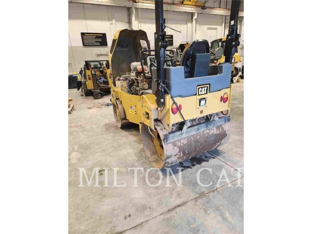 CAT CB34B 双轮压路机