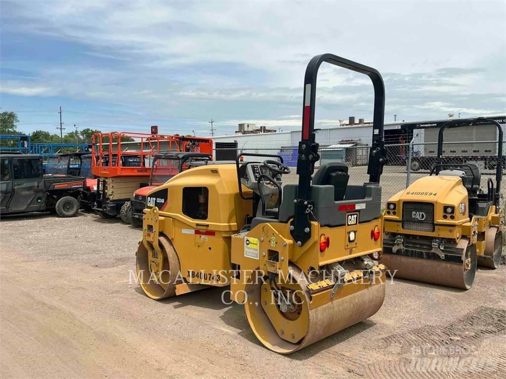 CAT CB34B 双轮压路机