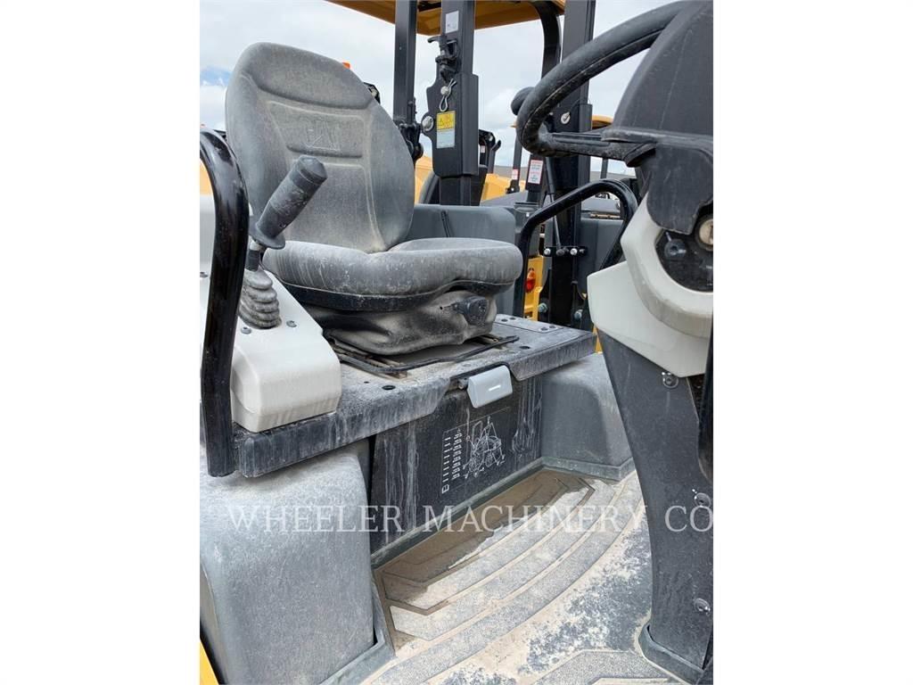 CAT CB34B 双轮压路机