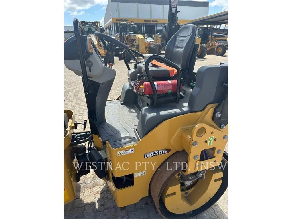 CAT CB36BLRC 双轮压路机