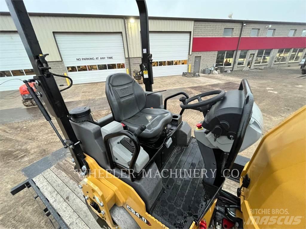 CAT CB4.0 双轮压路机