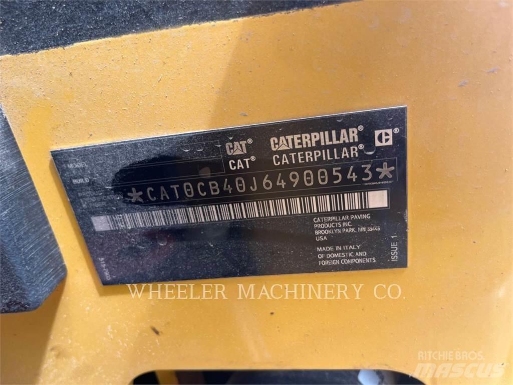 CAT CB4.0 双轮压路机