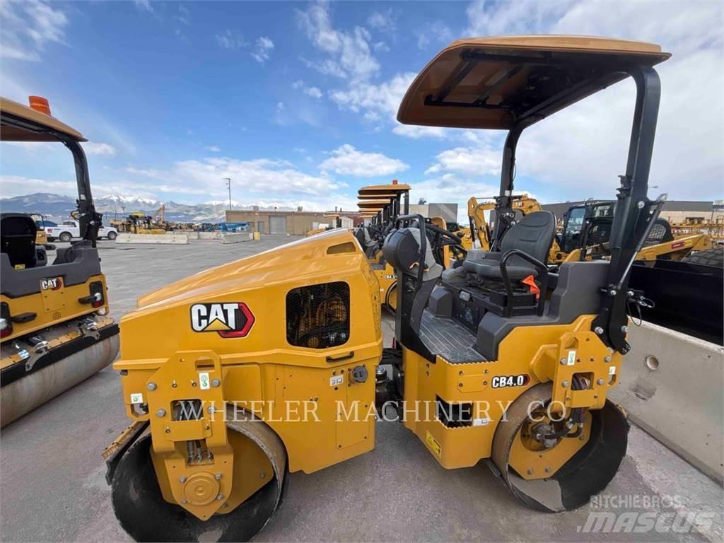 CAT CB4.0 双轮压路机
