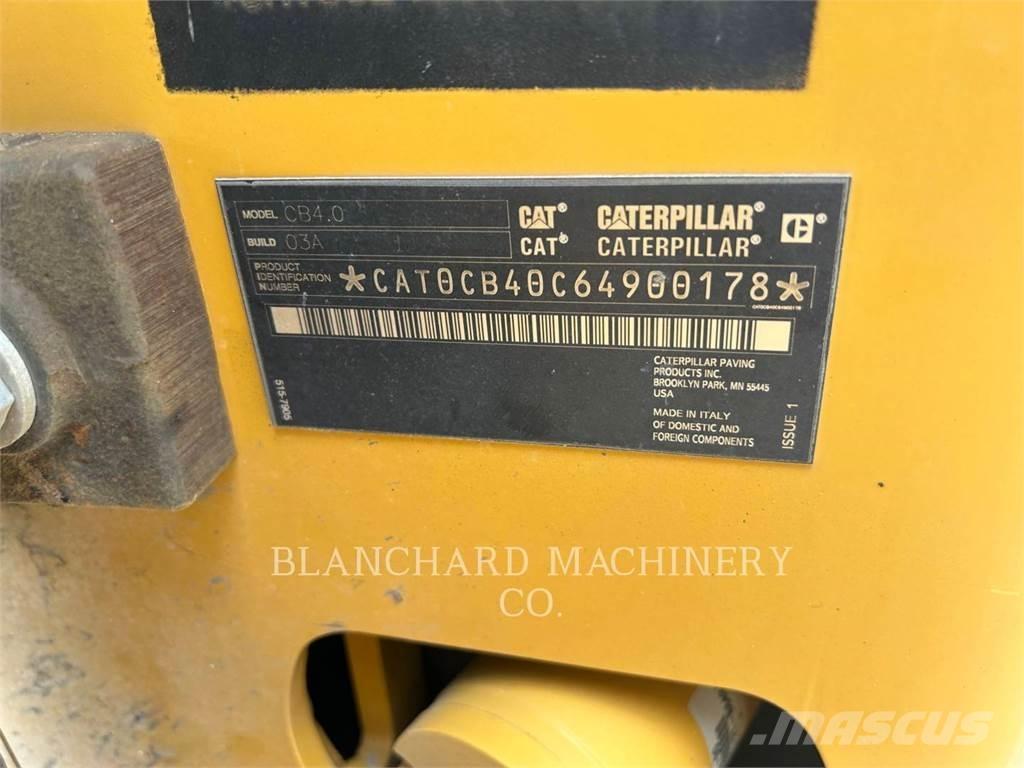 CAT CB4.0 双轮压路机