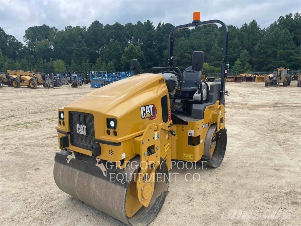 CAT CB4.003 双轮压路机