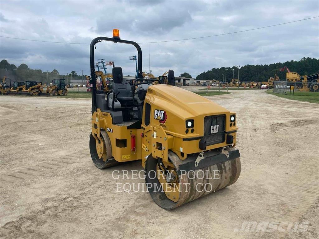 CAT CB4.003 双轮压路机
