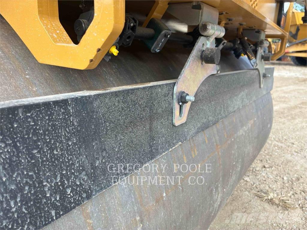 CAT CB4.003 双轮压路机