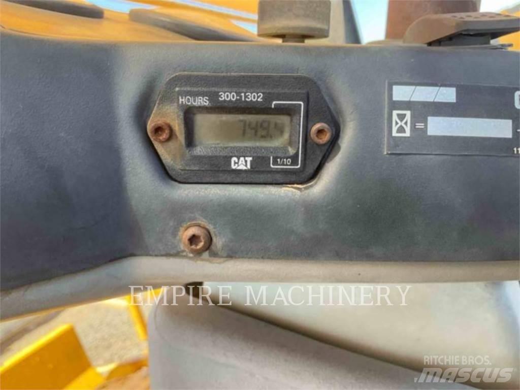 CAT CB434D 双轮压路机