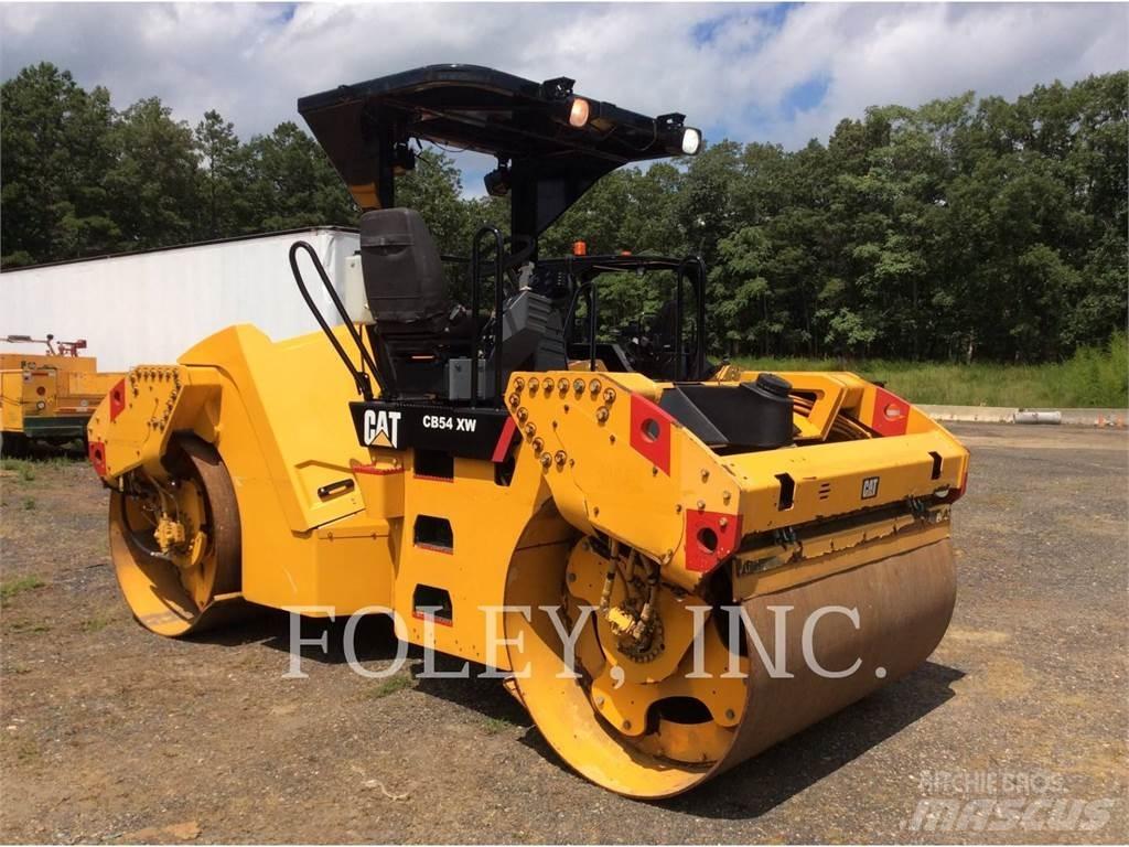 CAT CB54 双轮压路机