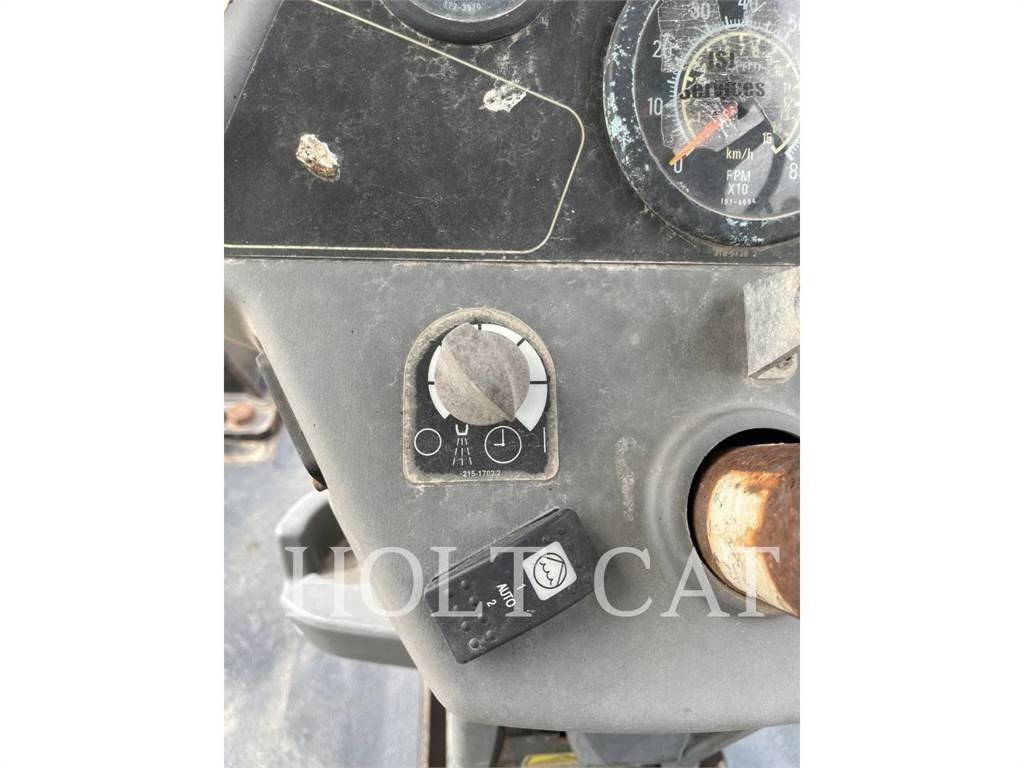 CAT CB54 双轮压路机